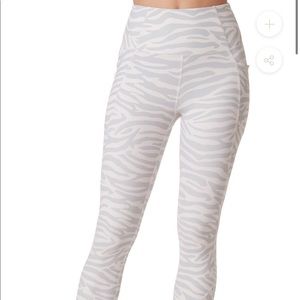 NEW WITH TAGS Gottex Snow Zebra Leggings POCKETS